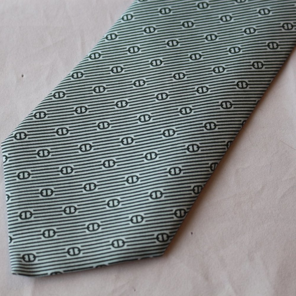 Hermès Men's Blue Patterned 100% Silk Tie